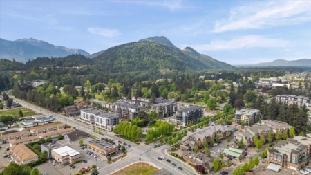 Swimming Pool Photo of 202 45511 Campus Drive, Chilliwack, BC
