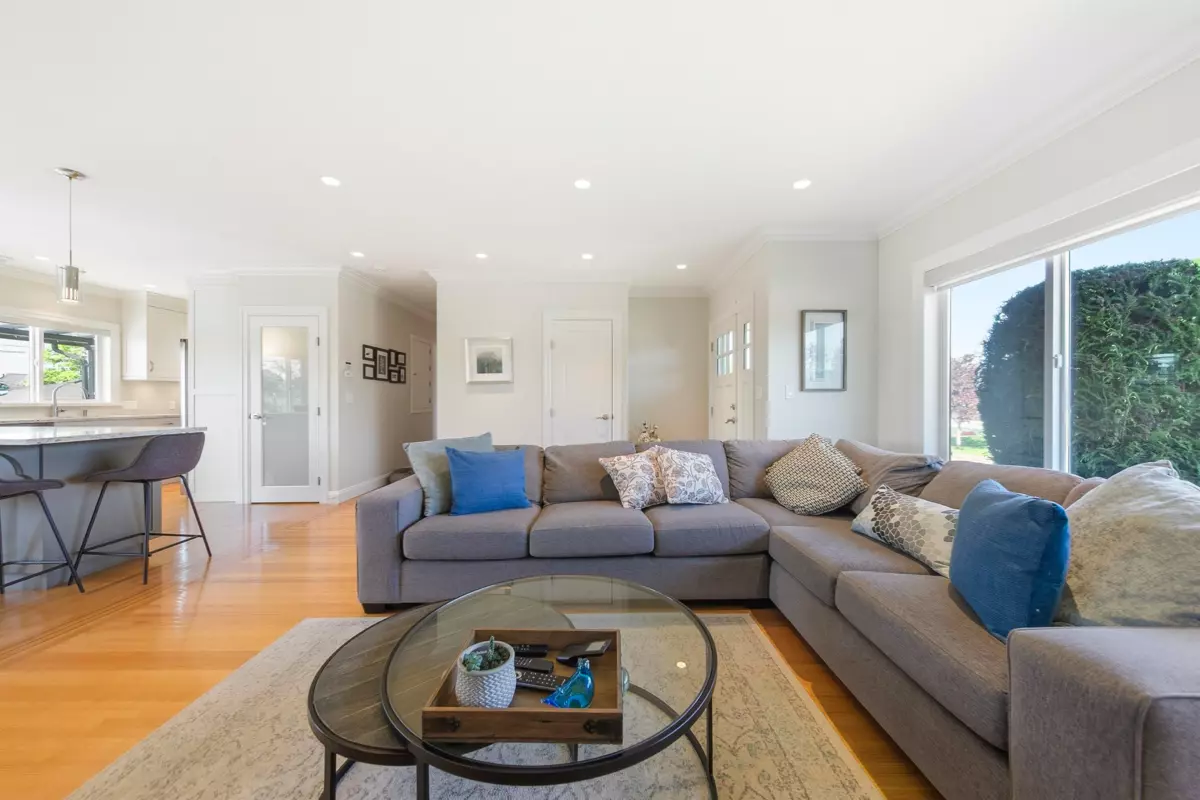 Dining Area Photo of 4850 Highlawn Drive, Burnaby, BC