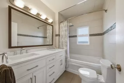 Guest Bathroom Photo of 4850 Highlawn Drive, Burnaby, BC