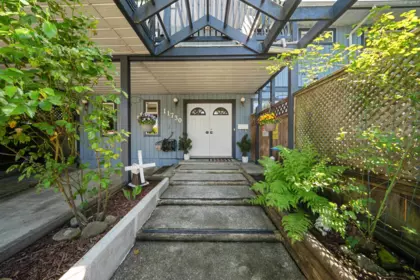 Staircase Photo of 11730 97 Avenue, Surrey, BC