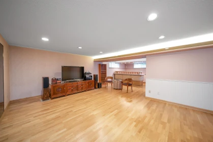 Swimming Pool Photo of 3 Sennok Crescent, Vancouver, BC