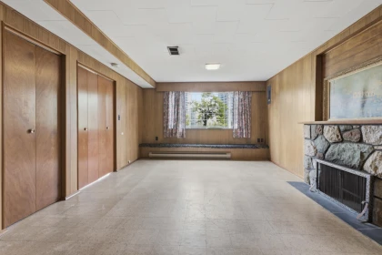 Entry Foyer Photo of 4782 Ridgelawn Drive, Burnaby, BC