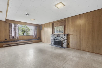 Hallway Photo of 4782 Ridgelawn Drive, Burnaby, BC