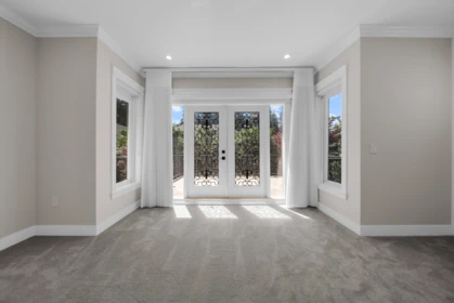 Guest Bathroom Photo of 13162 20 Avenue, Surrey, BC