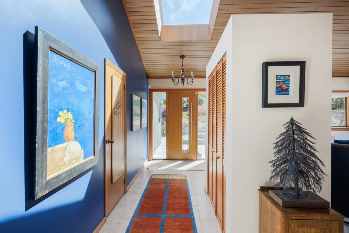 Family Room Photo of 120 Mountain Drive, Lions Bay, BC