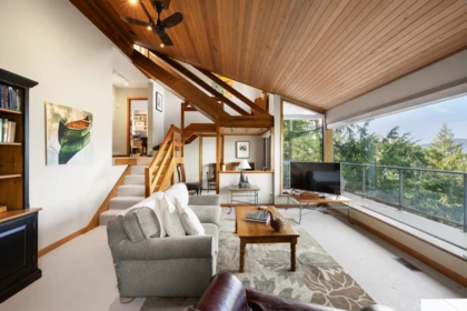 Mudroom Photo of 120 Mountain Drive, Lions Bay, BC