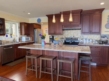15440 Victoria Avenue, White Rock, BC, White Rock — Single Family Residence for sale