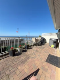 Front Yard Photo of 15440 Victoria Avenue, White Rock, BC