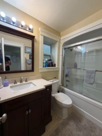 Primary Bathroom Photo of 15440 Victoria Avenue, White Rock, BC