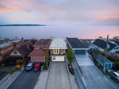 15440 Victoria Avenue, White Rock, BC