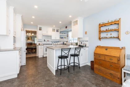 Kitchen Island Photo of 10 1450 Mccallum Road, Abbotsford, BC