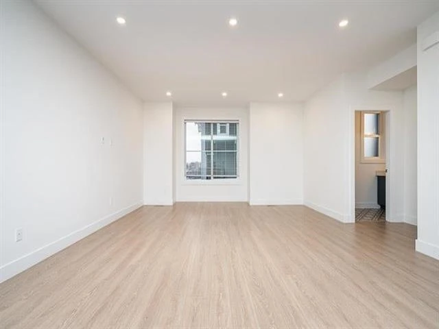 Living Room Photo of 32 14355 62 Avenue, Surrey, BC