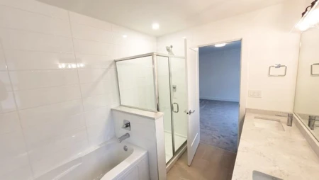 Primary Bathroom Photo of 32 14355 62 Avenue, Surrey, BC