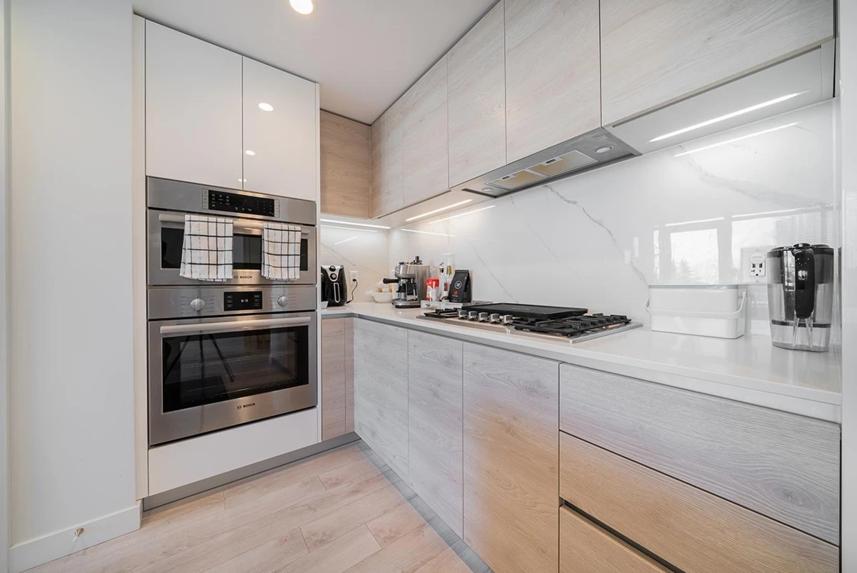 Dining Area Photo of 305 2085 Skyline Court, Burnaby, BC