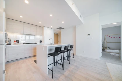 305 2085 Skyline Court, Burnaby, BC, Burnaby — Apartment/Condo for sale