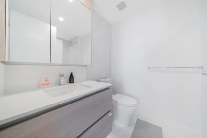 Guest Bathroom Photo of 305 2085 Skyline Court, Burnaby, BC