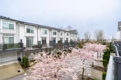 Front Yard Photo of 28 2838 Livingstone Avenue, Abbotsford, BC