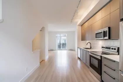 Kitchen Island Photo of 28 2838 Livingstone Avenue, Abbotsford, BC