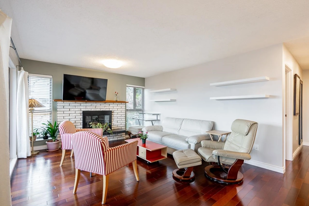 Family Room Photo of 209 2211 W 2nd Avenue, Vancouver, BC