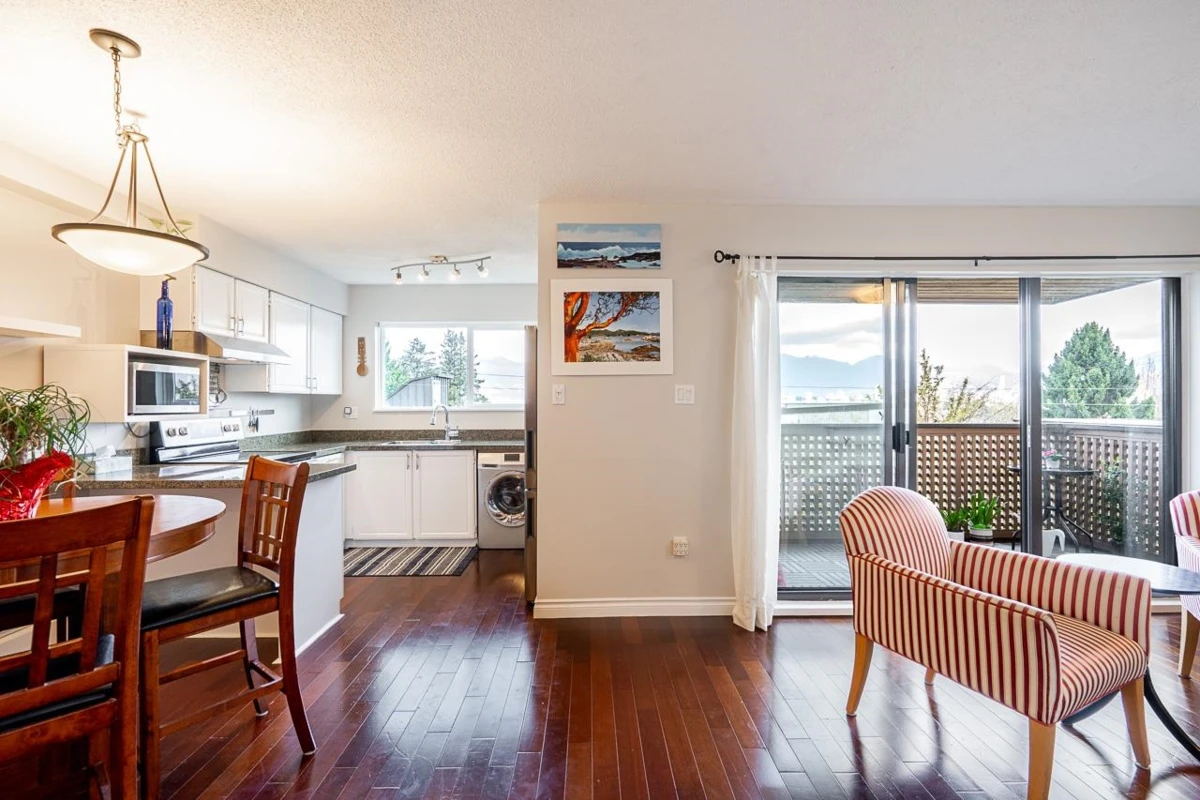 Living Room Photo of 209 2211 W 2nd Avenue, Vancouver, BC