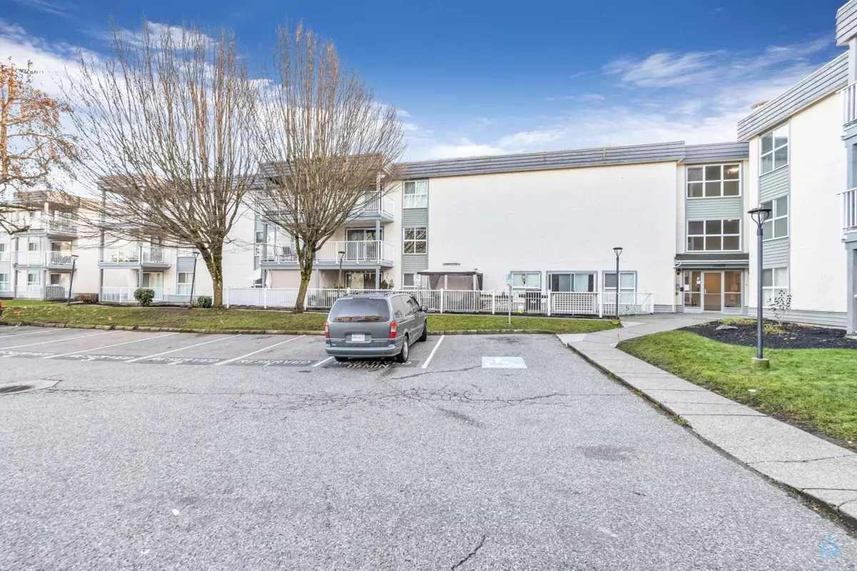 Family Room Photo of 227 32850 George Ferguson Way, Abbotsford, BC