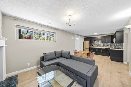 Hallway Photo of 230 W 22nd Street, North Vancouver, BC