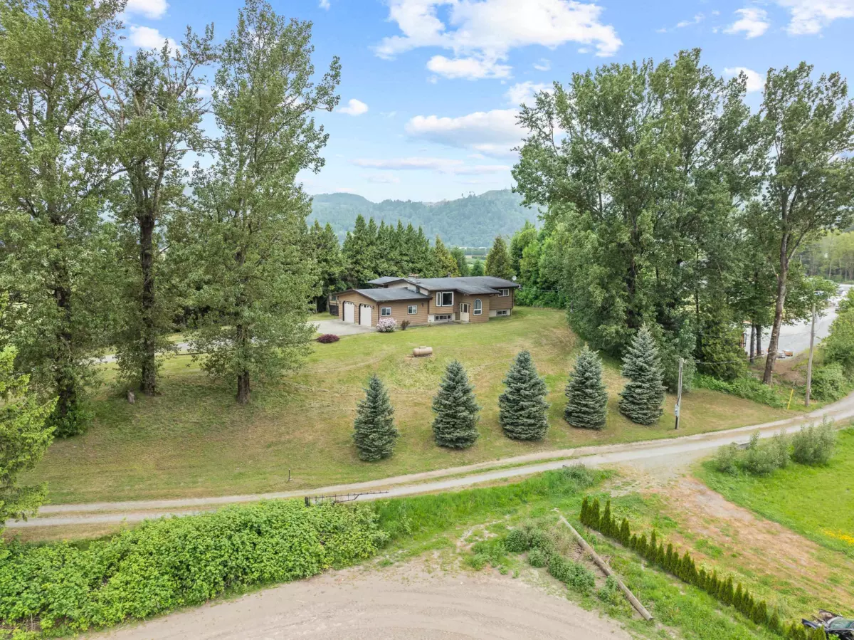 Living Room Photo of 38604 No 5 Road, Abbotsford, BC