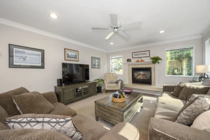 Breakfast Nook Photo of 1747 Bellelynn Place, North Vancouver, BC