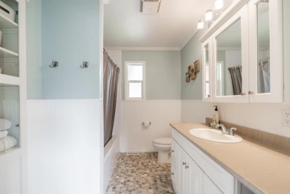 Powder Room Photo of 32157 Holiday Avenue, Mission, BC