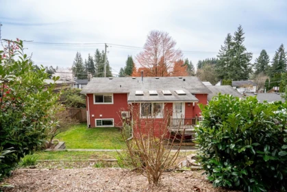 Swimming Pool Photo of 32157 Holiday Avenue, Mission, BC