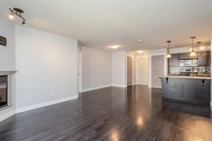 Primary Bathroom Photo of 305 2038 Sandalwood Crescent, Abbotsford, BC