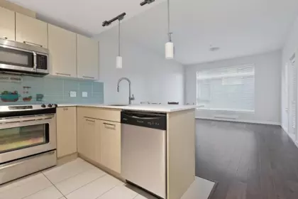 220 5248 Grimmer Street, Burnaby, BC, Burnaby — Apartment/Condo for sale