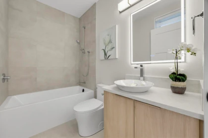 Primary Bathroom Photo of 2170 Adanac Street, Vancouver, BC