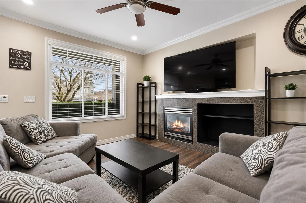 Family Room Photo of 6965 192 Street, Surrey, BC