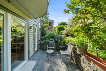 Entry Foyer Photo of 109 888 W 13th Avenue, Vancouver, BC