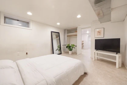 Hot Tub / Spa Photo of 1746 William Street, Vancouver, BC