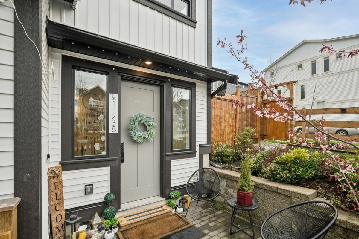 Living Room Photo of 11238 250b Street, Maple Ridge, BC