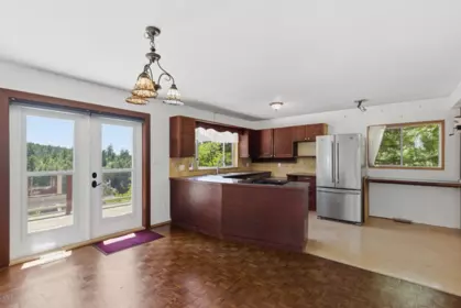 Kitchen Island Photo of 10085 BUCCANEER ROAD, Halfmoon Bay BC V7Z 1B6