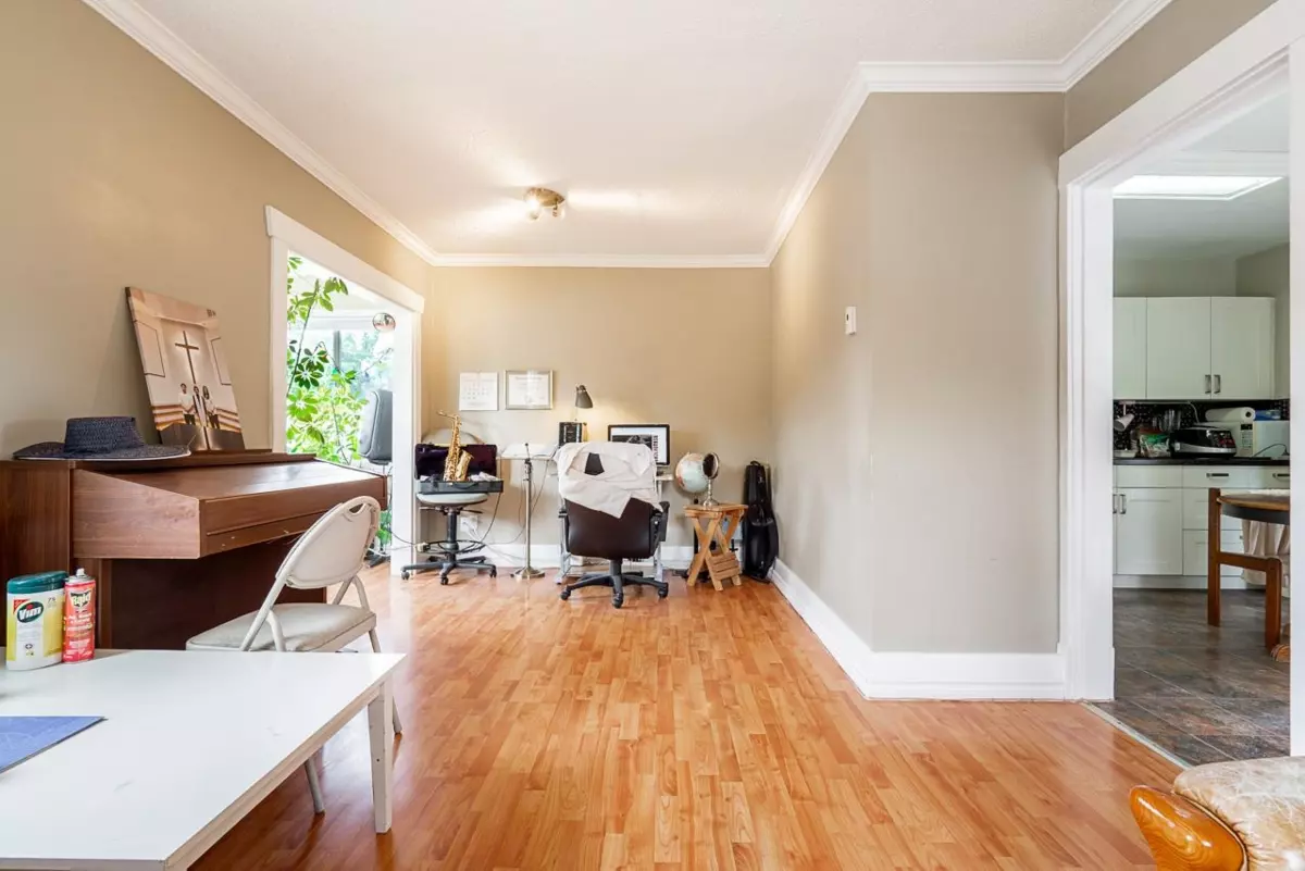 Dining Area Photo of 33393 George Ferguson Way, Abbotsford, BC
