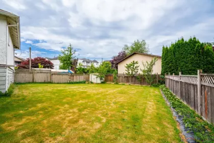 Laundry Room Photo of 33393 George Ferguson Way, Abbotsford, BC
