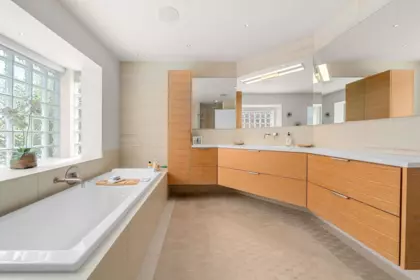 Mudroom Photo of 15094 Royal Avenue, White Rock, BC