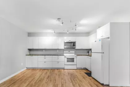 Hallway Photo of 10553 248 Street, Maple Ridge, BC