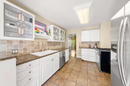 Kitchen Photo of 1588 Inglewood Avenue, West Vancouver, BC
