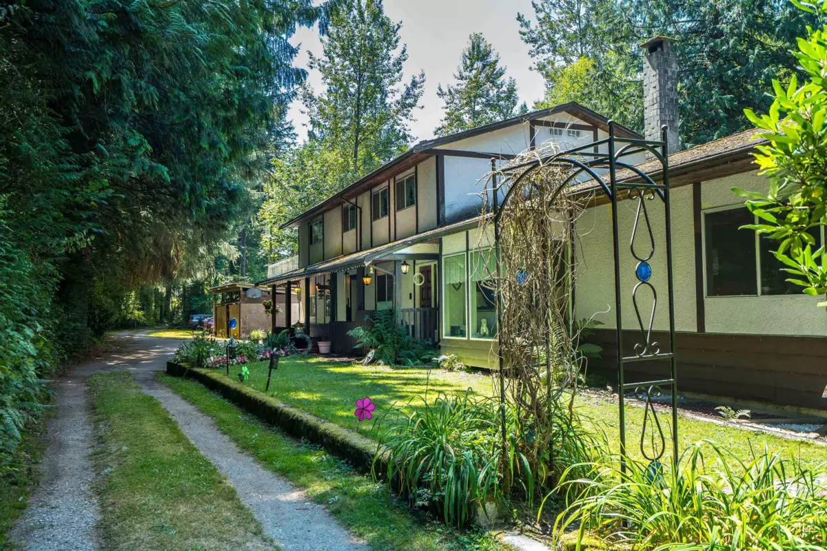 Family Room Photo of 23463 Dogwood Avenue, Maple Ridge, BC