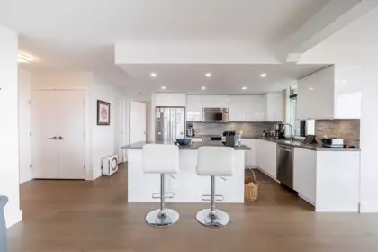 Kitchen Island Photo of 1901 615 Hamilton Street, New Westminster, BC