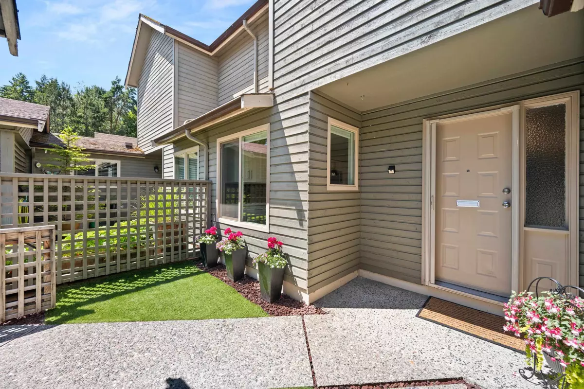 Family Room Photo of 1774 Lilac Drive, Surrey, BC
