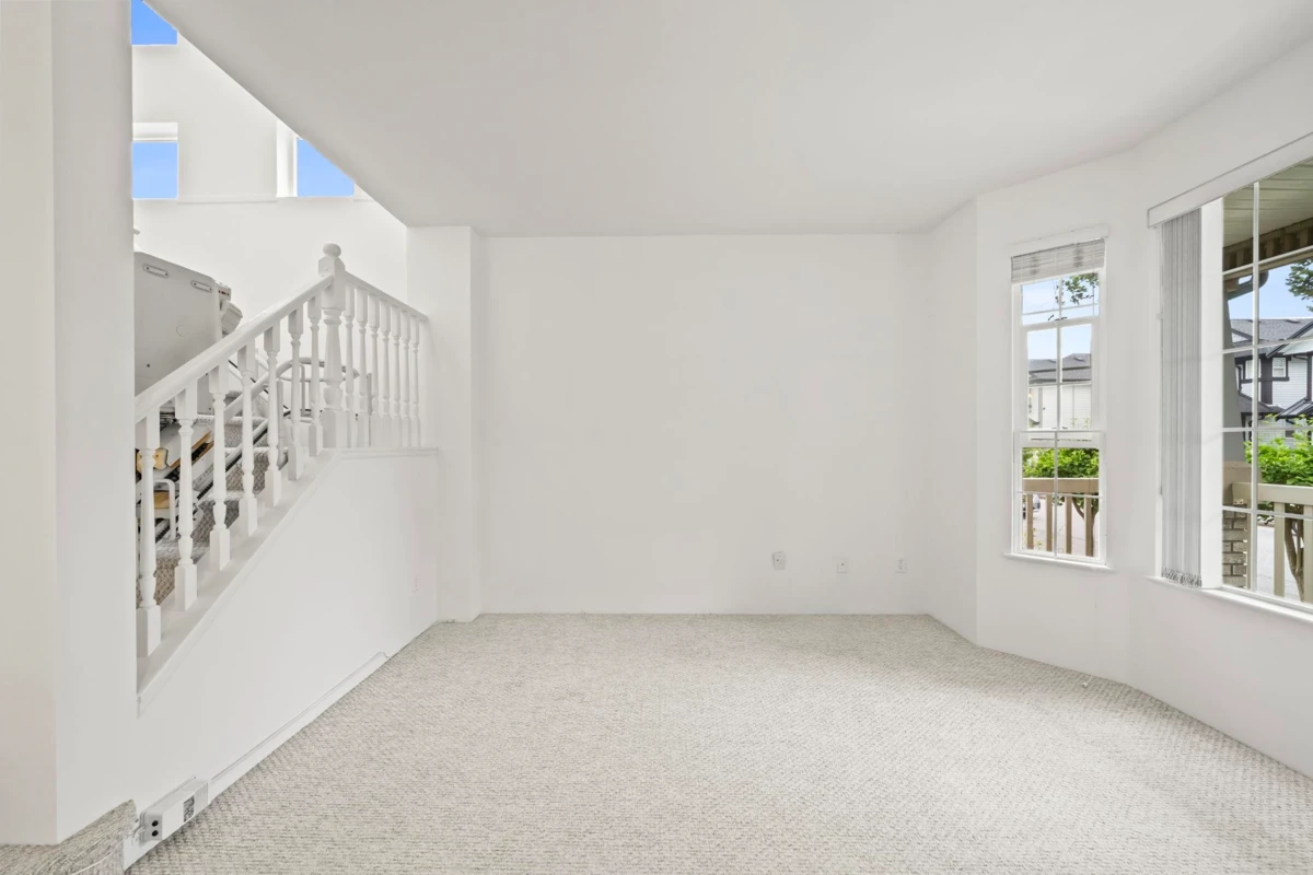 Dining Area Photo of 18483 66a Avenue, Surrey, BC