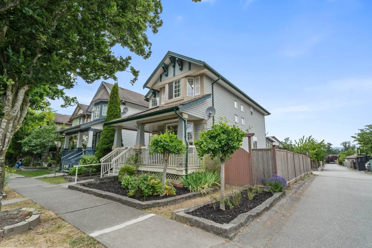 Living Room Photo of 18483 66a Avenue, Surrey, BC