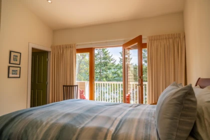 Guest Bathroom Photo of 6608 Razor Point Road, Pender Island, BC