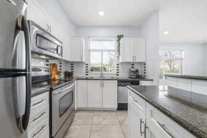 Kitchen Island Photo of 112 2330 Wilson Avenue, Port Coquitlam, BC